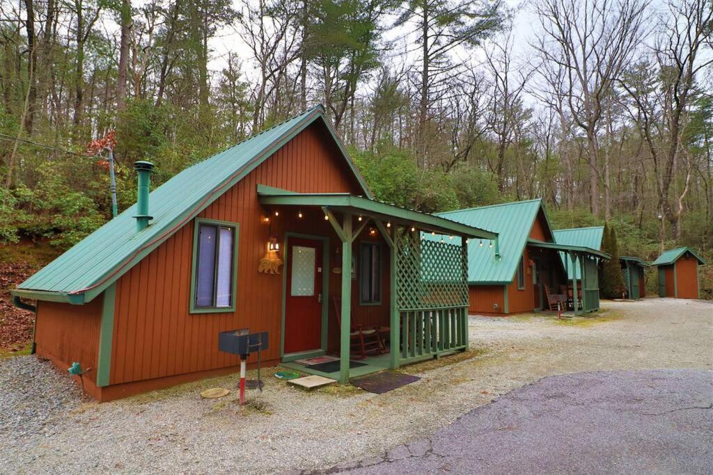 Cozy Cabin W/ Fireplace 3 Minutes To Helen! #2. Exterior photo